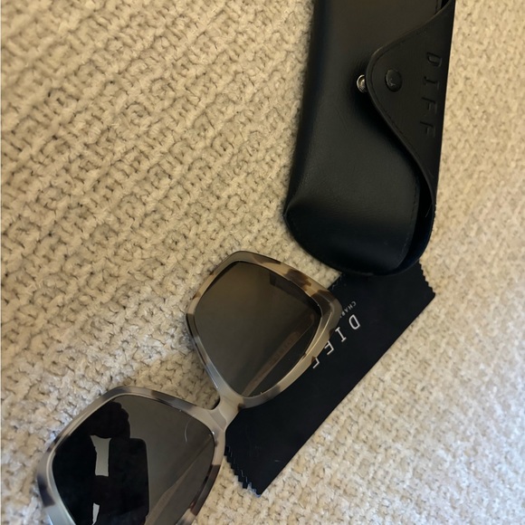 DIFF Sunglasses - Picture 10 of 10